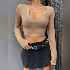 LAST CHANCESHEIN Nitch-Neck Crop Top